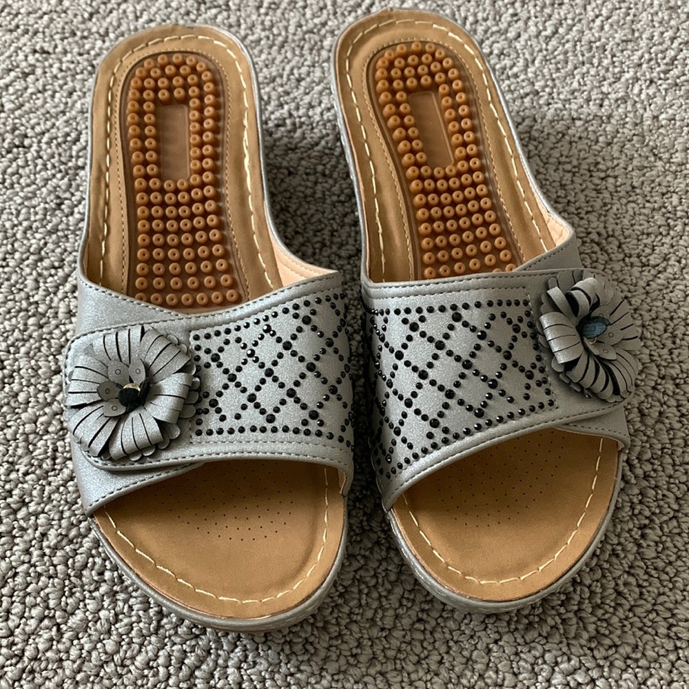 Sandals - Picture 3 of 10